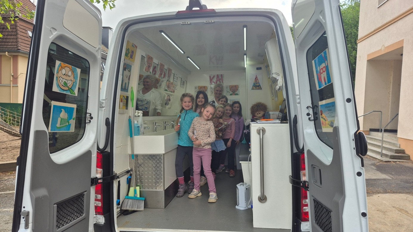 Das Zahnputzmobil zu Besuch